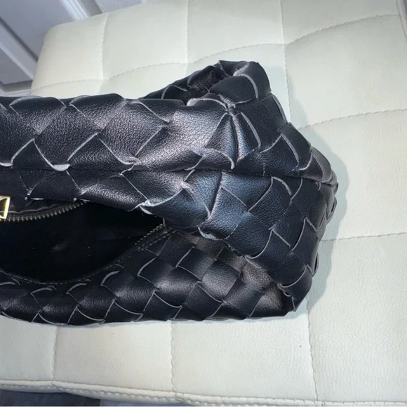 Black Woven Handbag - Picture 5 of 8